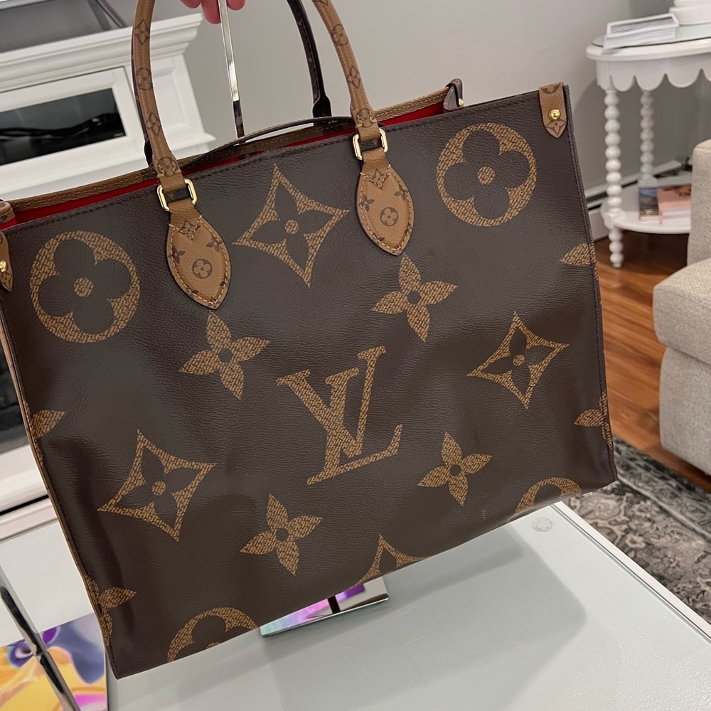 Authentic Louis vuttion reverse, monogram, big tote 👜 never worn